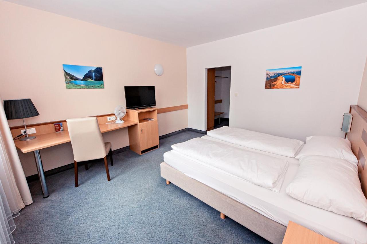 Hotel Wiental Pressbaum Bagian luar foto