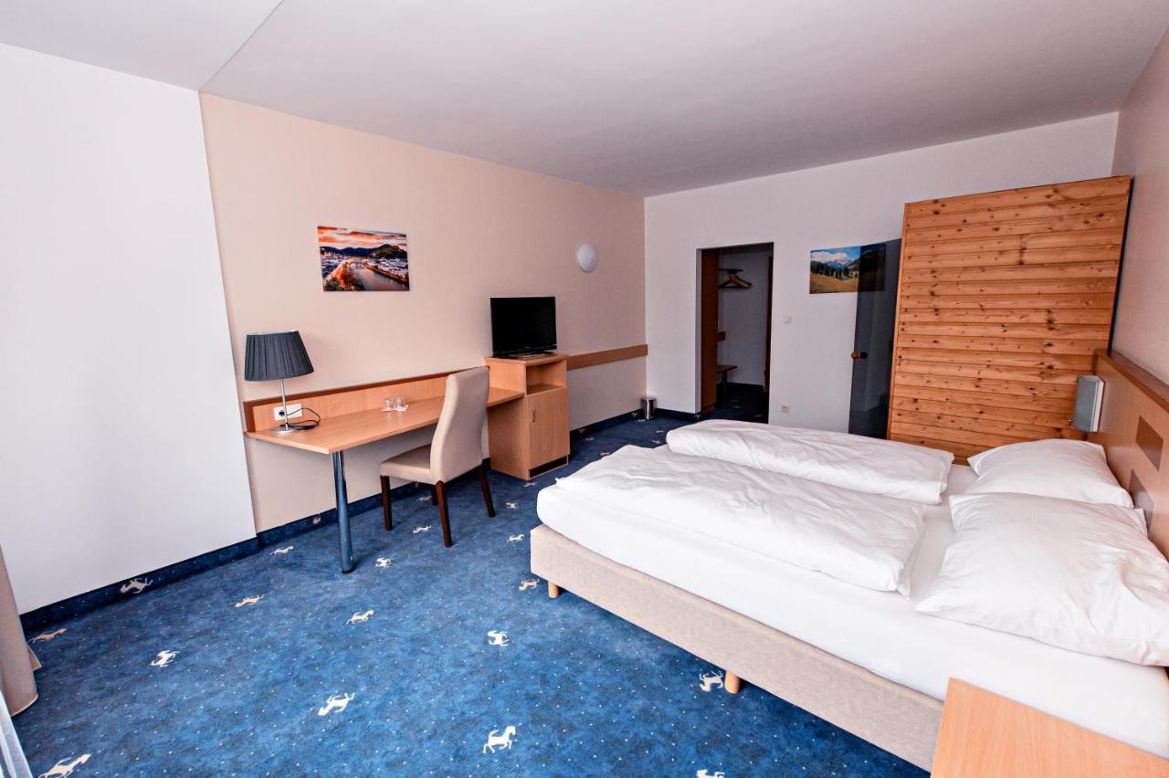 Hotel Wiental Pressbaum Bagian luar foto