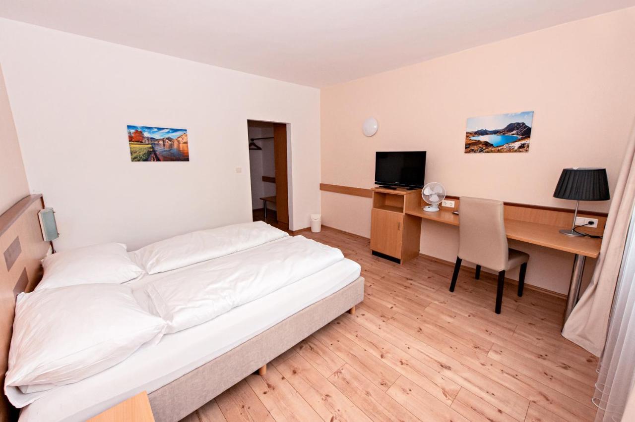Hotel Wiental Pressbaum Bagian luar foto